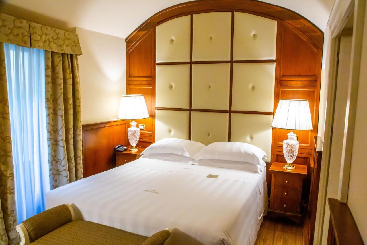 فندق وسبا غولدن تَوَر فلورنس المظهر الخارجي الصورة A bedroom at the hotel