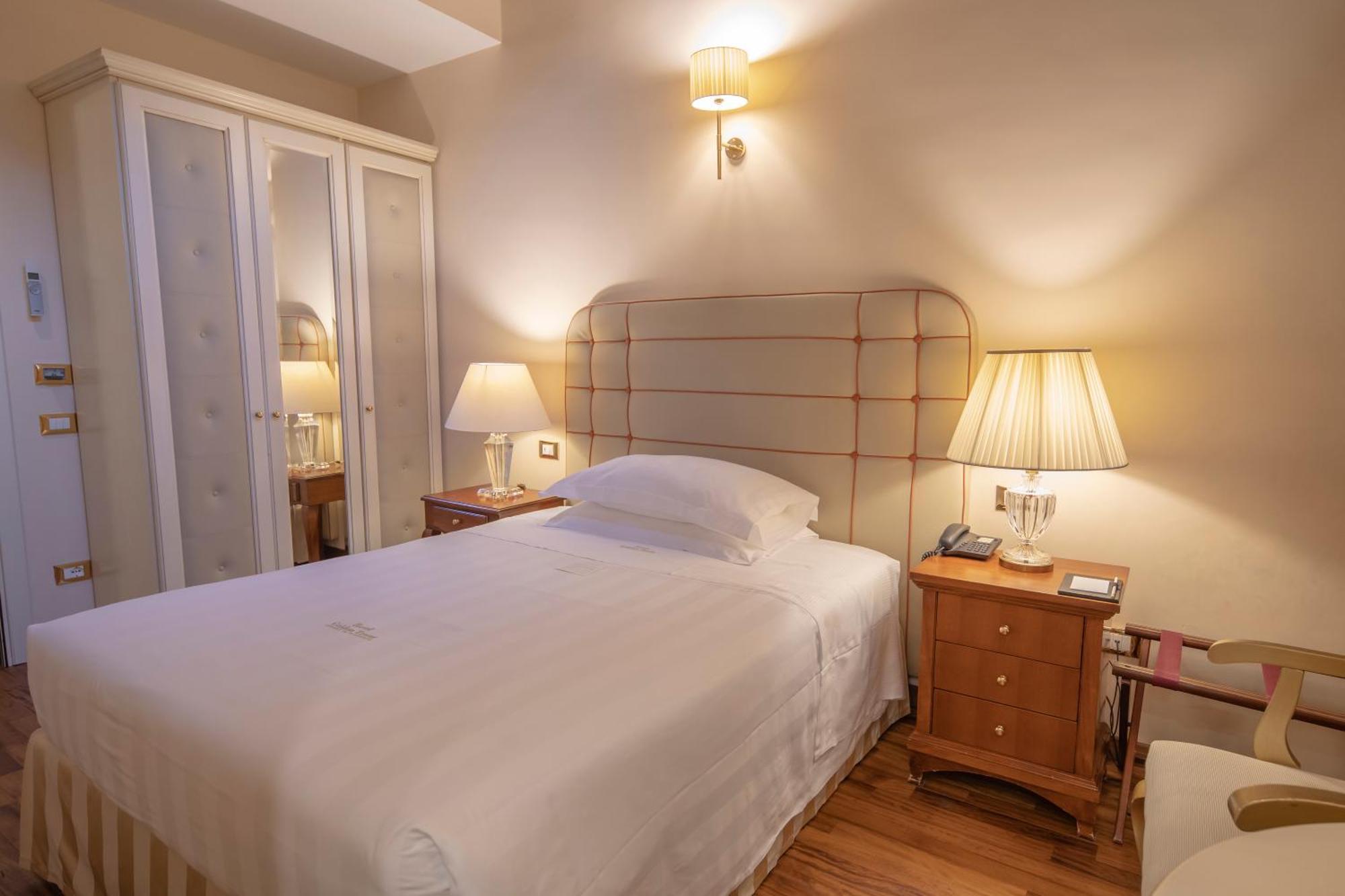 فندق وسبا غولدن تَوَر فلورنس المظهر الخارجي الصورة A single room at the hotel