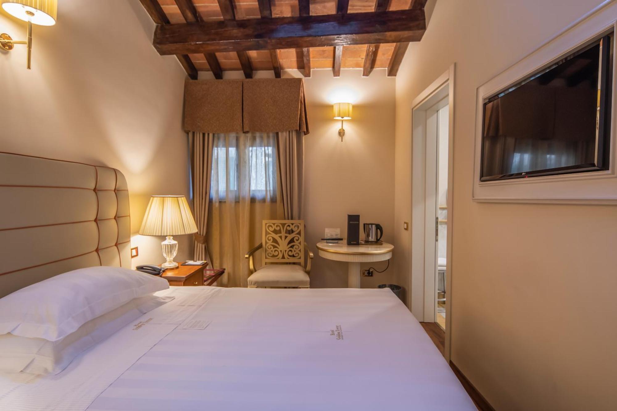 فندق وسبا غولدن تَوَر فلورنس المظهر الخارجي الصورة A room at the hotel