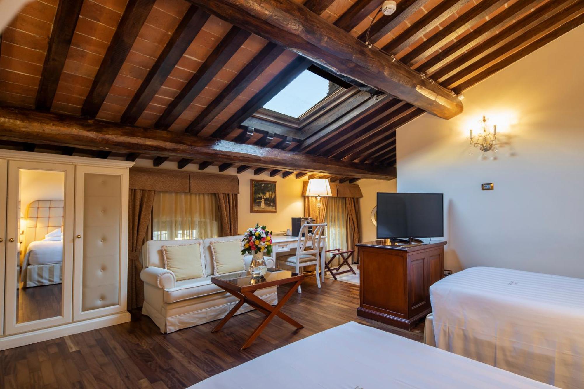 فندق وسبا غولدن تَوَر فلورنس المظهر الخارجي الصورة A room at the hotel