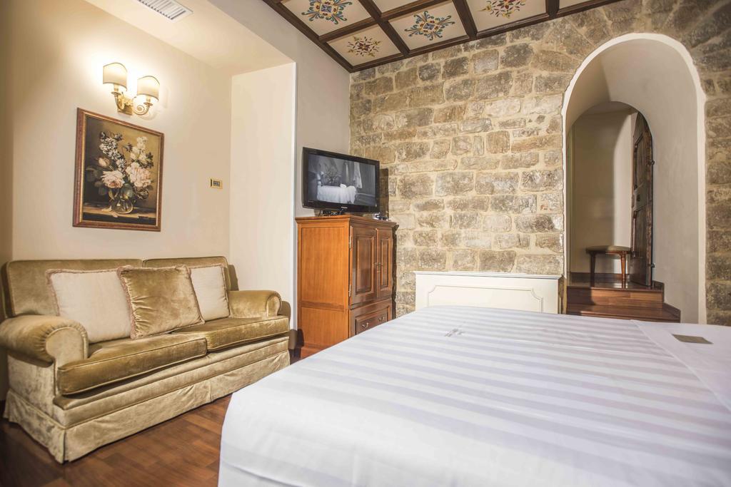 فندق وسبا غولدن تَوَر فلورنس المظهر الخارجي الصورة A room at the hotel