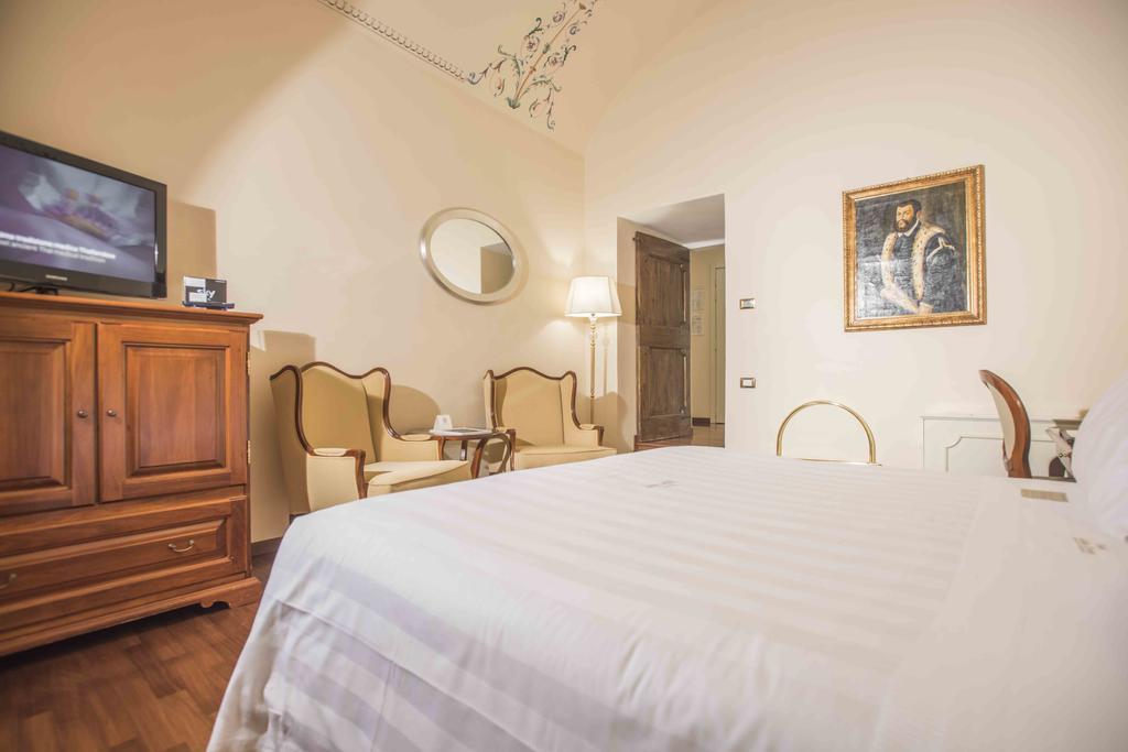 فندق وسبا غولدن تَوَر فلورنس المظهر الخارجي الصورة A room at the hotel